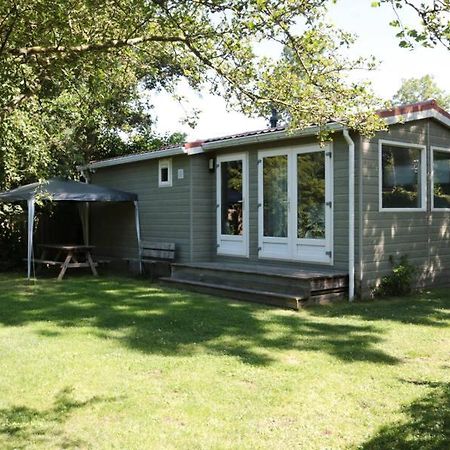 Een Chalet Met Prive Sauna En Tuin Tzummarum Exterior photo