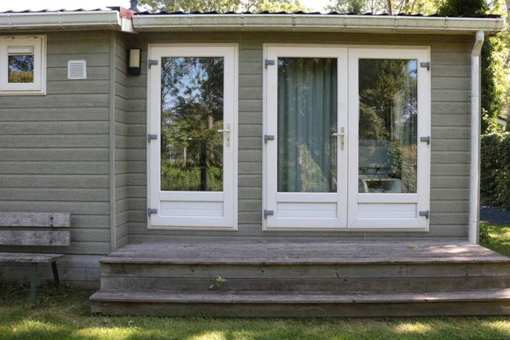 Een Chalet Met Prive Sauna En Tuin Tzummarum Exterior photo