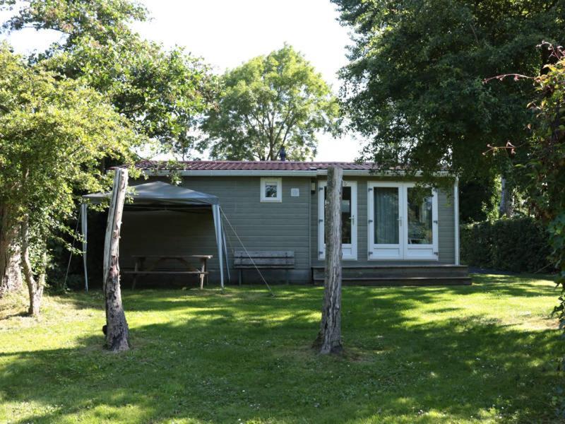 Een Chalet Met Prive Sauna En Tuin Tzummarum Exterior photo