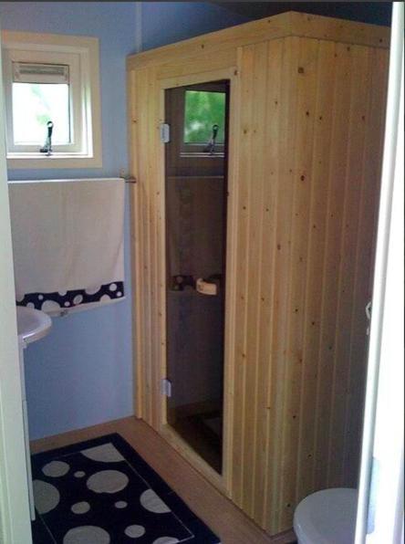 Een Chalet Met Prive Sauna En Tuin Tzummarum Exterior photo