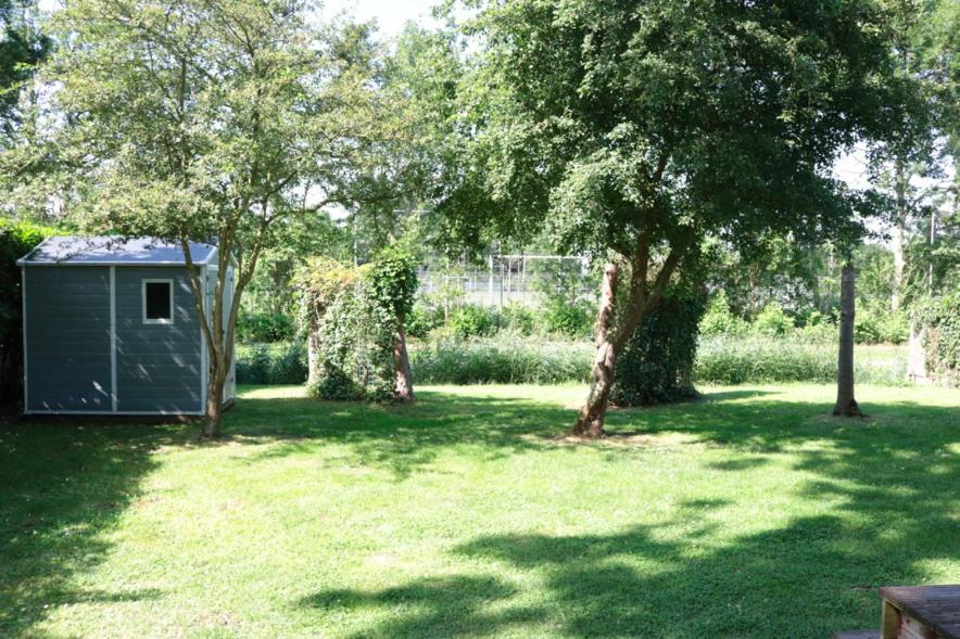 Een Chalet Met Prive Sauna En Tuin Tzummarum Exterior photo